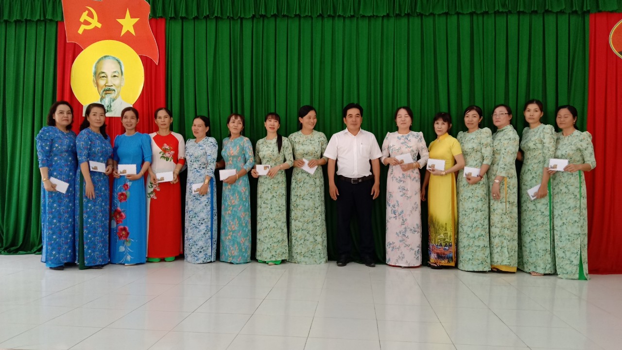 Trường Tiểu Học Hưng Phú A  tổ chức buổi gặp mặt n