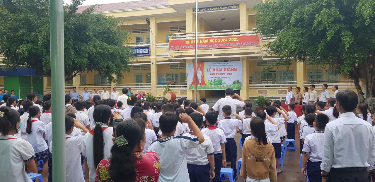 Ảnh Chào cờ trong ngày Lễ khai giảng.