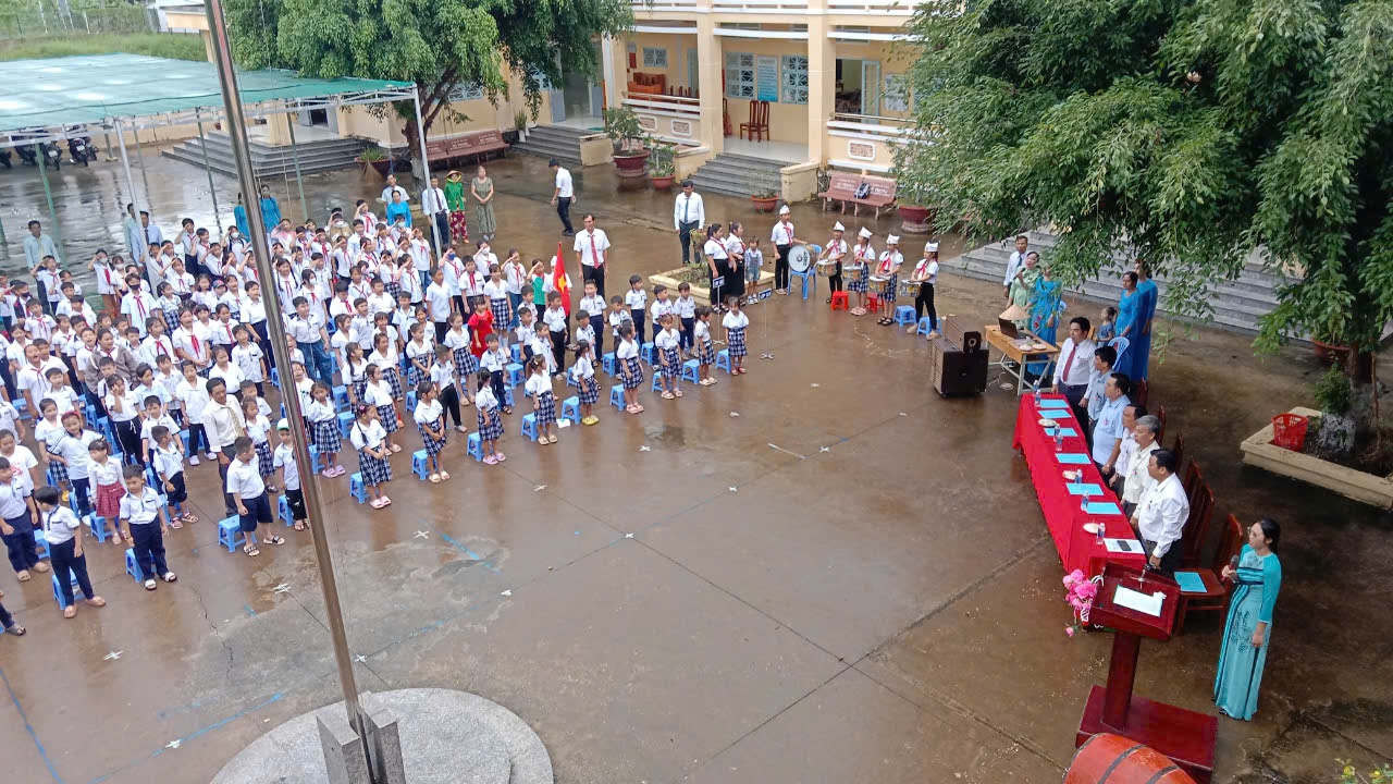 Ảnh Chào cờ trong ngày Lễ khai giảng.