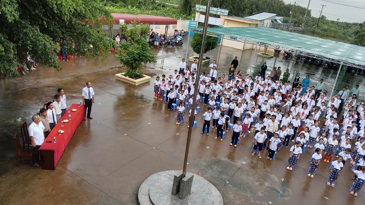 Ảnh Chào cờ trong ngày Lễ khai giảng.