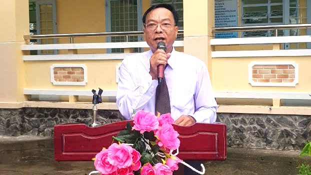 Ảnh Thầy Lê Hoàng Nam - đại diện giáo viên nói lên những quyết tâm