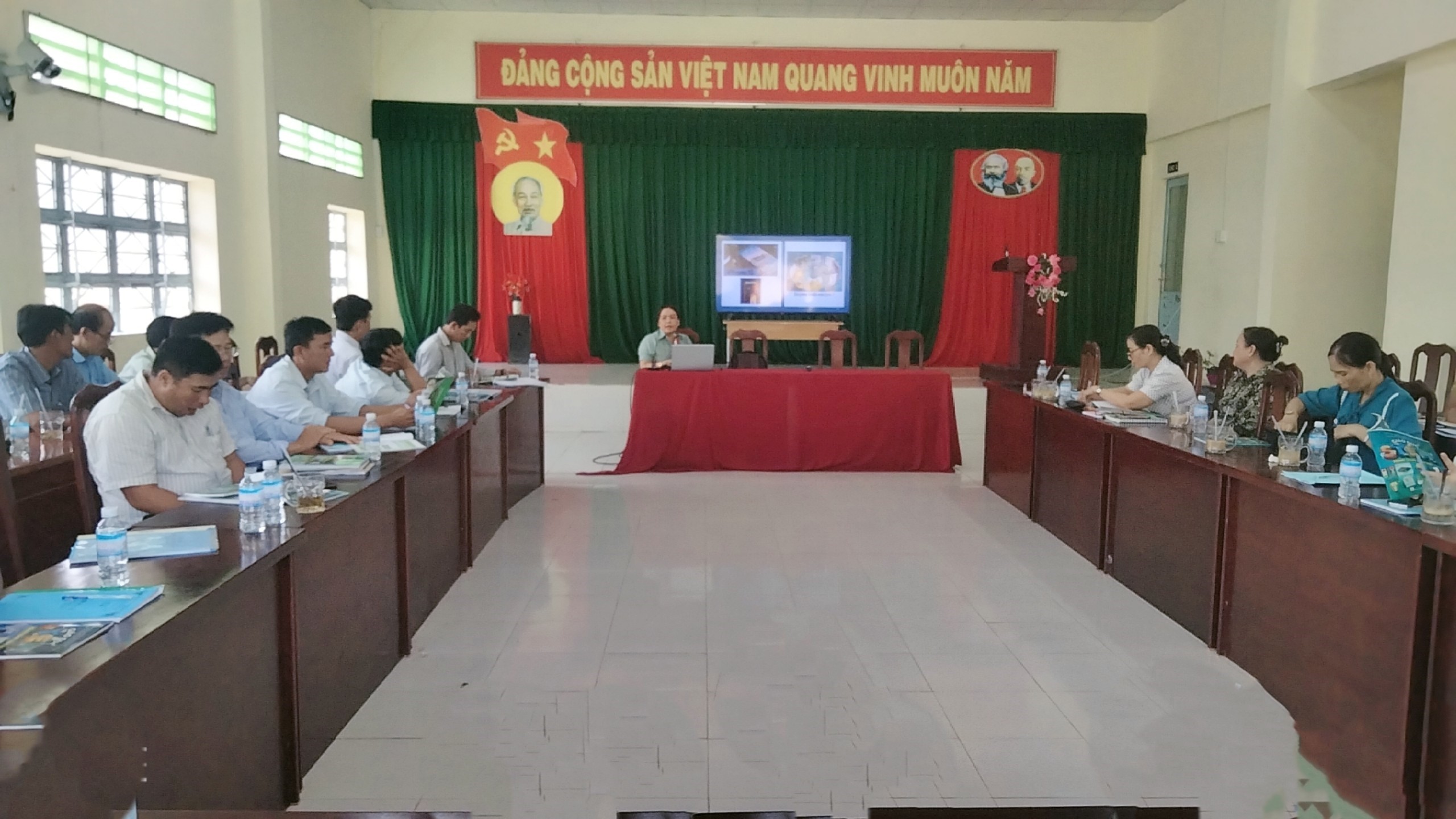 TRIỂN KHAI NỘI DUNG DẠY HỌC STEM CHO GIÁO VIÊN TRƯ